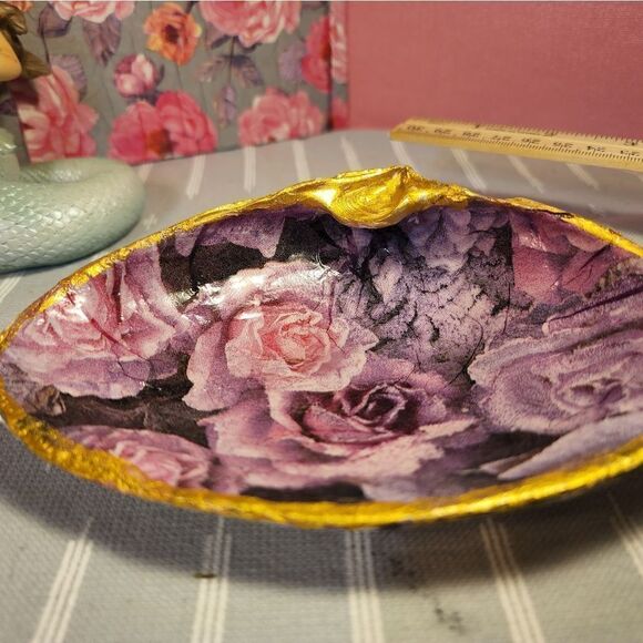 DECOUPAGE CLAM SHELL DECOUPAGE ROSES 🌹 ON A CLAM SHELL TRINKET DISH - Picture 6 of 10